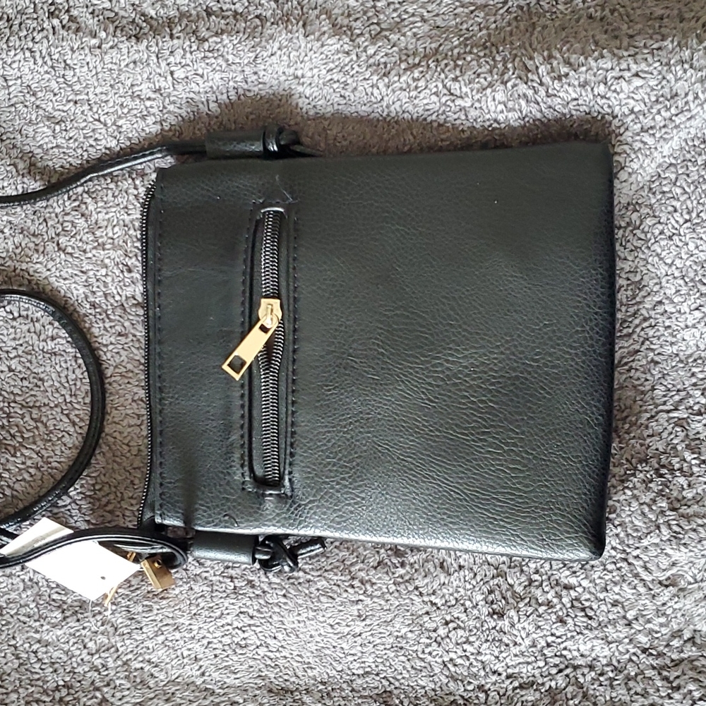 🖤hp🖤 NWT Ashwood: Cut-out detail, crossbody faux-leather bag, small, black - Picture 2 of 5
